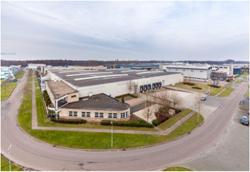 Afbeelding 7 101 Warehouses NL makelaar Nederland voorbeeld van distributiecentrum met link naar aanbod distributiecentrum DC EDC warehouse cross dock loods magazijn expeditie overslag opslag bedrijfs ruimte hal al dan niet met kraanbaan laadkuil loading docks te huur te koop om te huren /  kopen gelegen bij spoor container barge terminal en / of haven met kade terrein en / of vliegveld en / of rijksweg